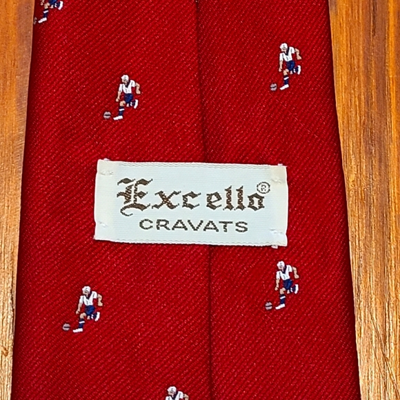 Vintage Excello Cravats Red Collegiate Style Tie Rugby Soccer Football Sport - Picture 2 of 3